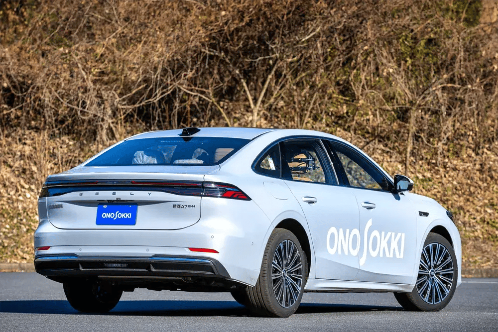 geely_galaxy-a7_3